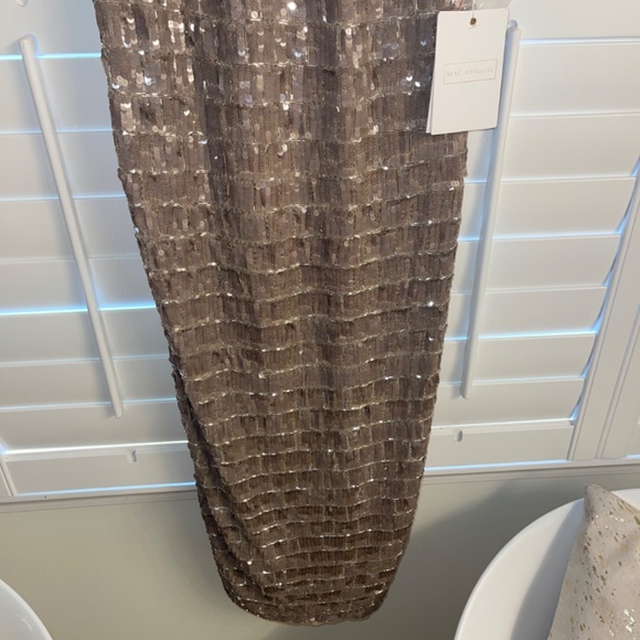 SOLD- MAC DUGGAL Sequined High Neck Sleeveless Column Gown In Taupe Size 6 NWT - Picture 4 of 9